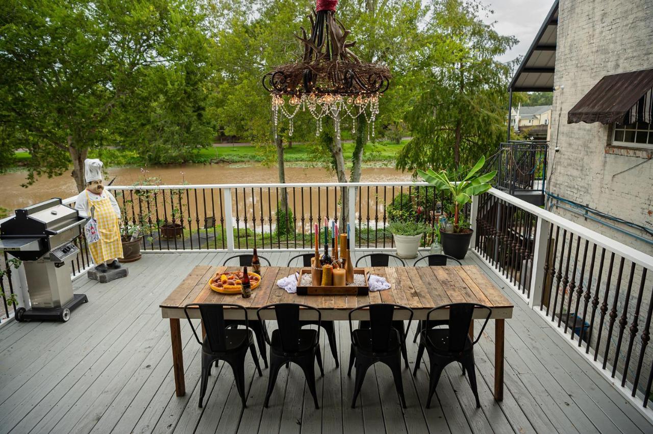 Chateau Royale, Pet Friendly, On Bayou, Downtown! New Iberia Ngoại thất bức ảnh