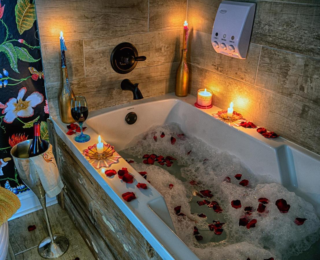 Chateau Royale, Pet Friendly, On Bayou, Downtown! New Iberia Ngoại thất bức ảnh