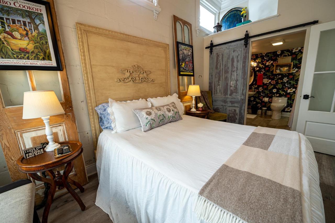 Chateau Royale, Pet Friendly, On Bayou, Downtown! New Iberia Ngoại thất bức ảnh